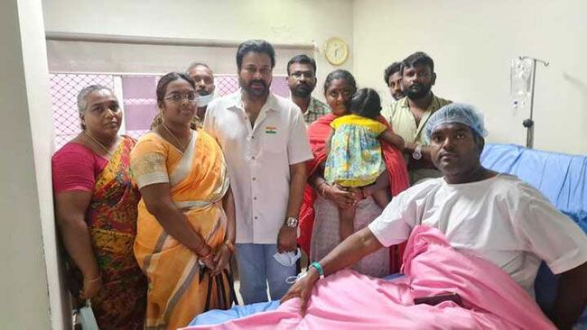 Chiranjeevi Meets His Hardcore Fan Chakradhar In Hospital